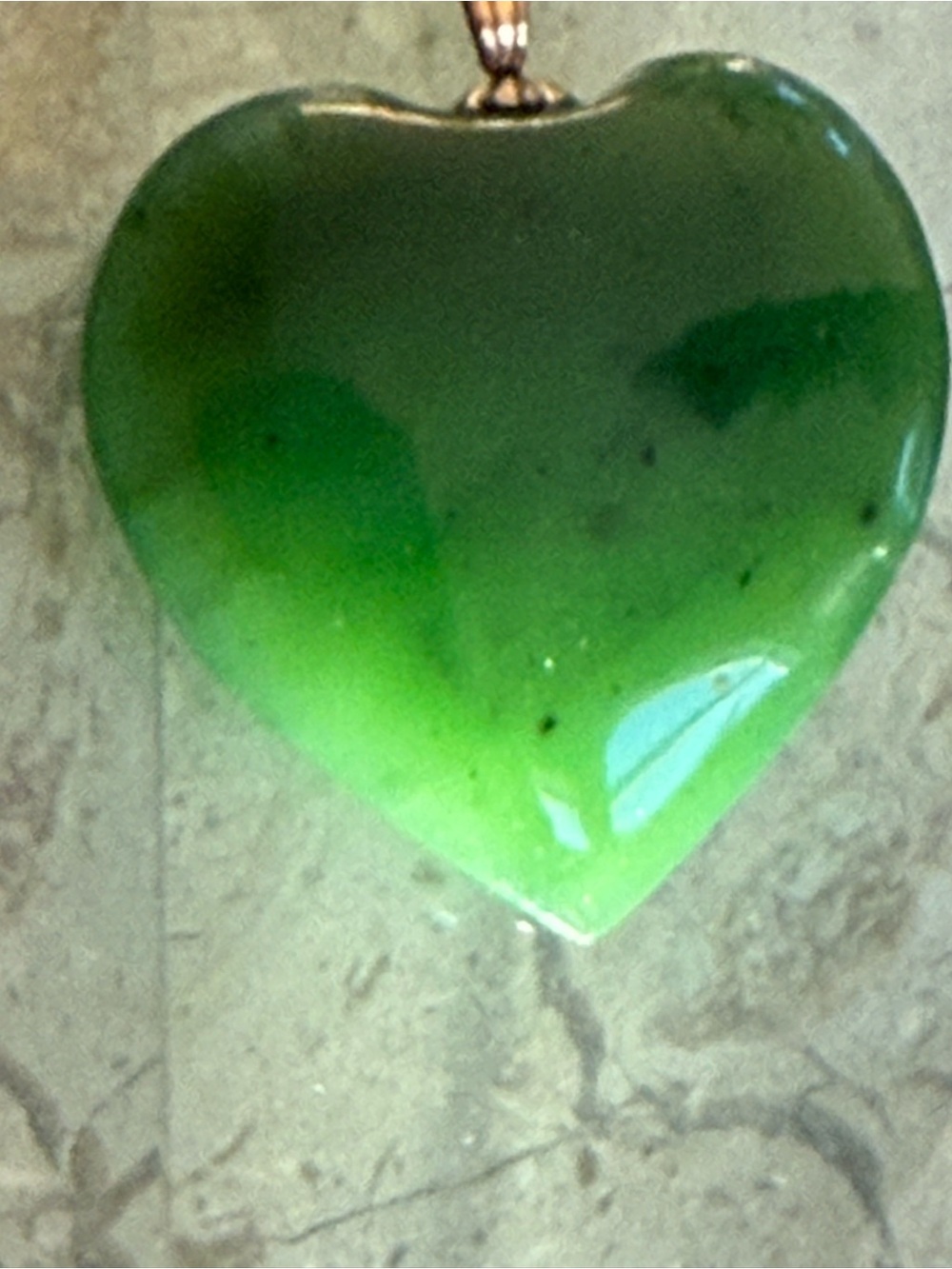 Vintage 1.5 inch carved natural green, jade heart pendant non-– magnetic gold